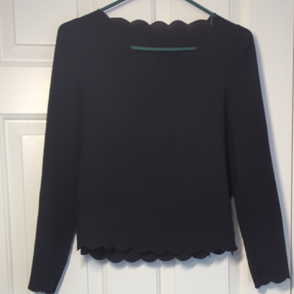 pinkyotto Black Scalloped Women's Top
